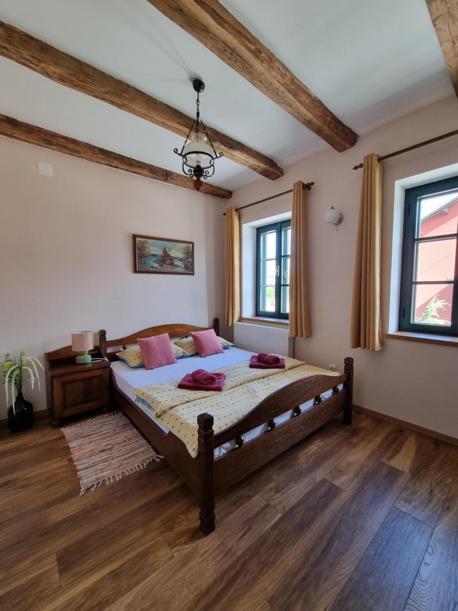Taverna 1860 Rooms & Apartments Donja Zelina Exterior foto