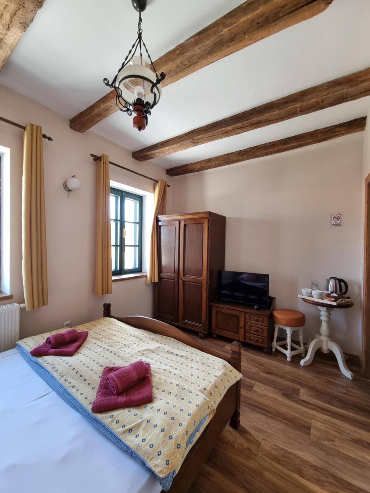 Taverna 1860 Rooms & Apartments Donja Zelina Quarto foto